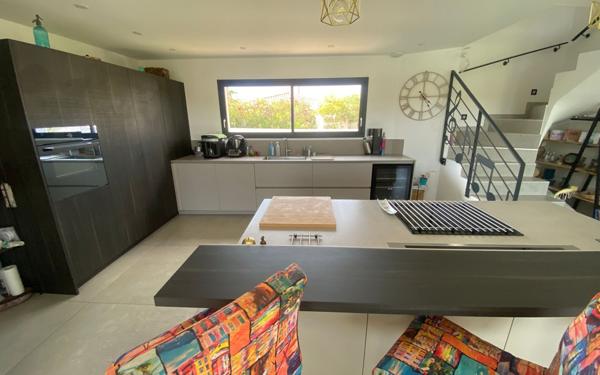 Maison à vendre    4 pièces • 218 m2 Saint-Aunès