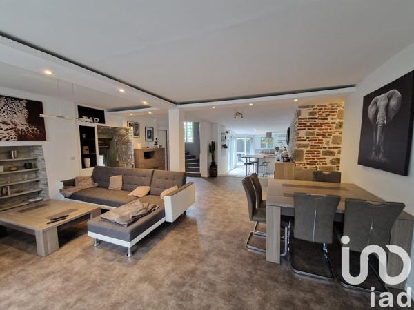 Maison 7 pièces de 228 m² à Carrouges (61320)