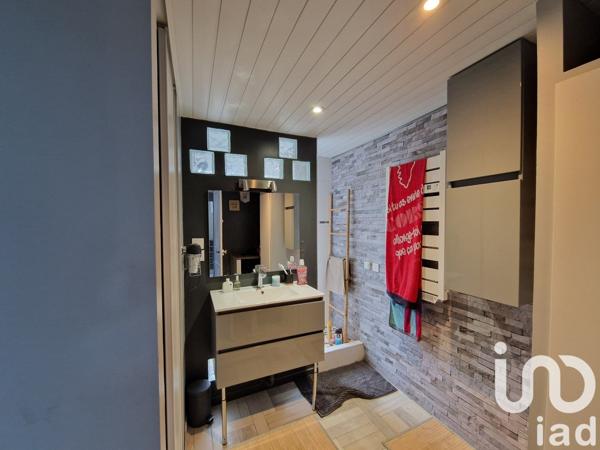 Maison 7 pièces de 228 m² à Carrouges (61320)