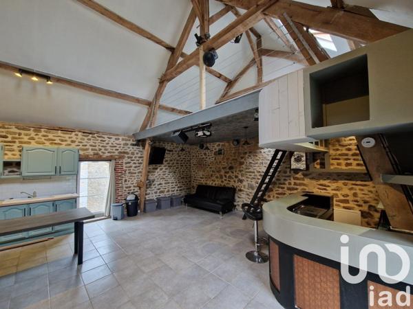 Maison 7 pièces de 228 m² à Carrouges (61320)