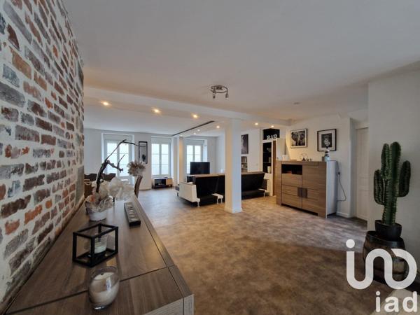 Maison 7 pièces de 228 m² à Carrouges (61320)