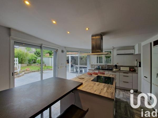 Maison 7 pièces de 228 m² à Carrouges (61320)