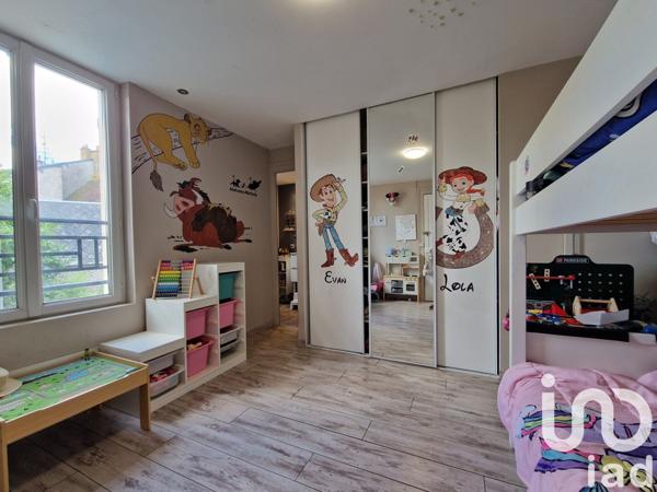 Maison 7 pièces de 228 m² à Carrouges (61320)