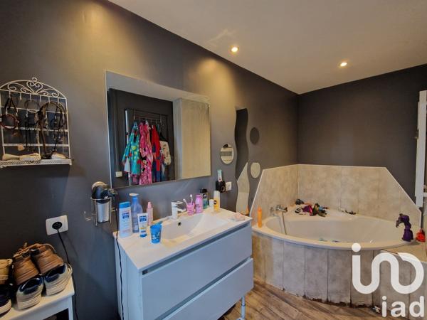 Maison 7 pièces de 228 m² à Carrouges (61320)