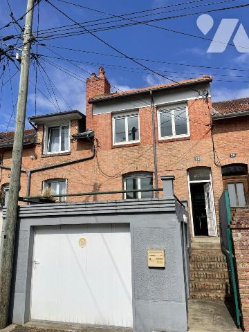 Maison de ville, 2 chambres, bureau, garage, jardin.