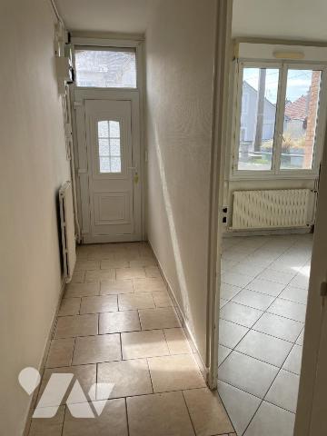 Maison de ville, 2 chambres, bureau, garage, jardin.