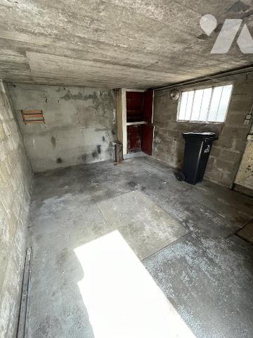 Maison de ville, 2 chambres, bureau, garage, jardin.