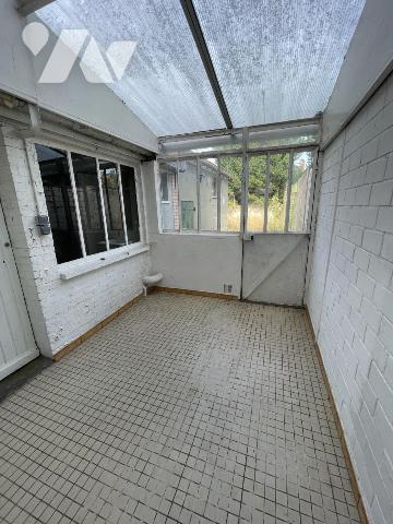 Maison de ville, 2 chambres, bureau, garage, jardin.