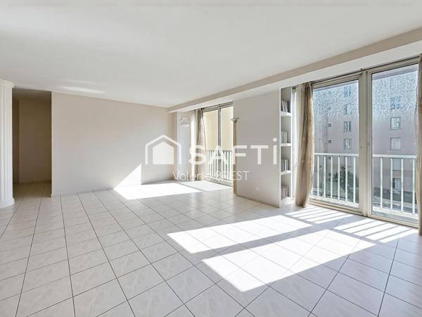 Marseille 13008- Parc Chanot-Type 4,100m2-Lumineux.