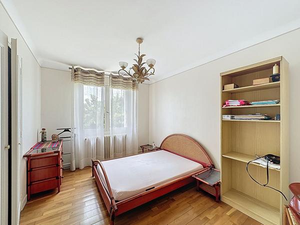 A vendre Maison DURAN 7 pièces avec garage terrain arboré et vue dégagée