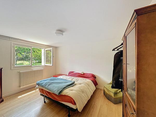 A vendre Maison DURAN 7 pièces avec garage terrain arboré et vue dégagée