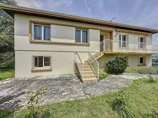 A vendre Maison DURAN 7 pièces avec garage terrain arboré et vue dégagée