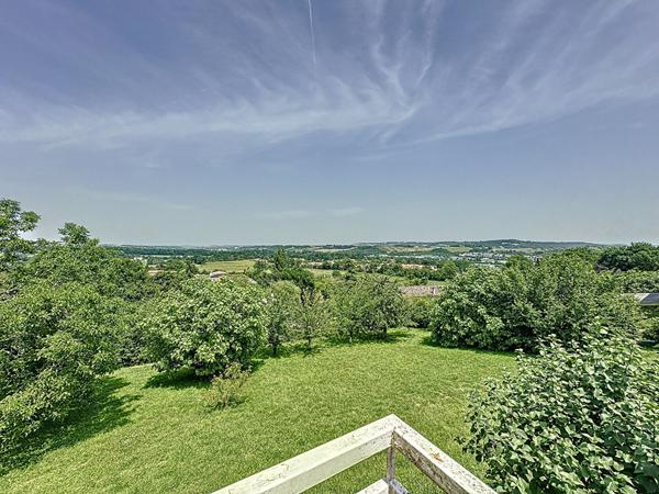 A vendre Maison DURAN 7 pièces avec garage terrain arboré et vue dégagée