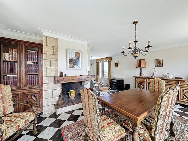 A vendre Maison DURAN 7 pièces avec garage terrain arboré et vue dégagée