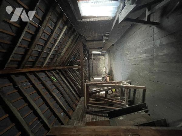 ENSEMBLE IMMOBILIER MITOYEN DES DEUX COTES