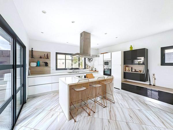 Villa moderne 140m² avec piscine et terrasse 50m²