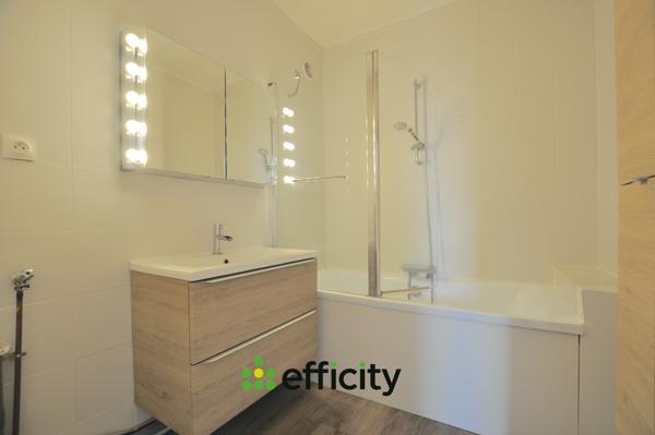 Appartement
         4 pièces
        - 78 m² 165 000 € *