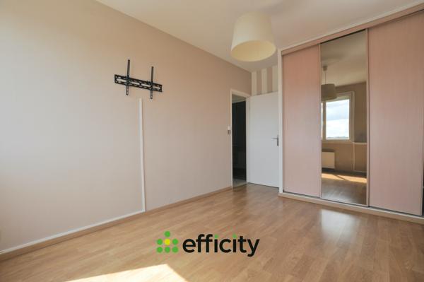 Appartement
         4 pièces
        - 78 m² 165 000 € *