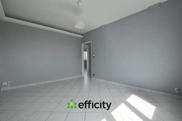 Appartement
         4 pièces
        - 78 m² 165 000 € *