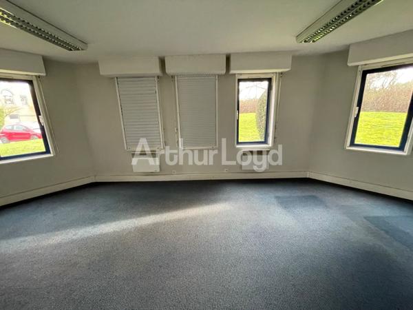Bureaux à vendre à Villeneuve-d'Ascq rez-de-chaussée accès livraison double entrée