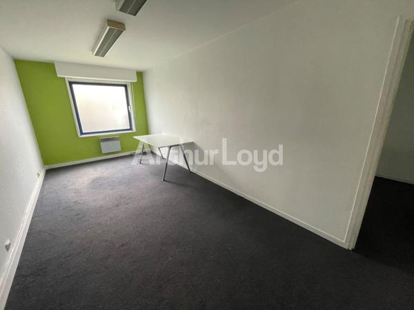 Bureaux à vendre à Villeneuve-d'Ascq rez-de-chaussée accès livraison double entrée
