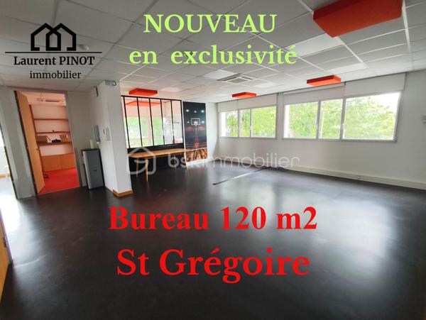 Un beau volume pour installer durablement votre entreprise.

Situé au cœur du Parc de Brocéliande à Saint-Grégoire, ce plateau d'environ 120 m² offre un espace professionnel particulièrement intéressant pour une entreprise à la recherche de locaux.

Grâce à sa superficie, différentes configurations peuvent être envisagées : plusieurs bureaux, espace open-space, salle de réunion, espace d'accueil ou combinaison de plusieurs espaces de travail.

Les atouts :
- Environnement très calme
- Lumineux
- Point d'eau 
- Belle surface pour une entreprise ou une équipe
- Secteur professionnel recherché
- Accès rapide à Rennes et à la rocade
- 5 places de parking
- Potentiel d'aménagement selon votre activité

Une opportunité à étudier pour une PME, société de services, cabinet, profession libérale ou entreprise souhaitant devenir propriétaire de ses locaux.

Estimation des coûts annuels entre 994 € et 1 354 € pour 120 M2

📞 Contactez-moi pour obtenir davantage d'informations ou organiser une visite.