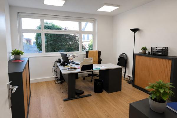 Bureau en location Neuilly-sur-Seine accès direct métro et bus
