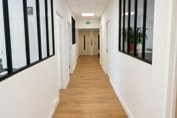 Bureau en location Neuilly-sur-Seine accès direct métro et bus