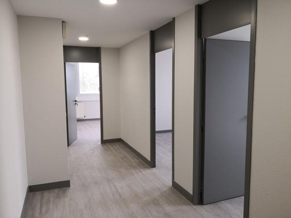 À LOUER : Bâtiments de bureaux au 2ème étage en centre-ville de Roanne