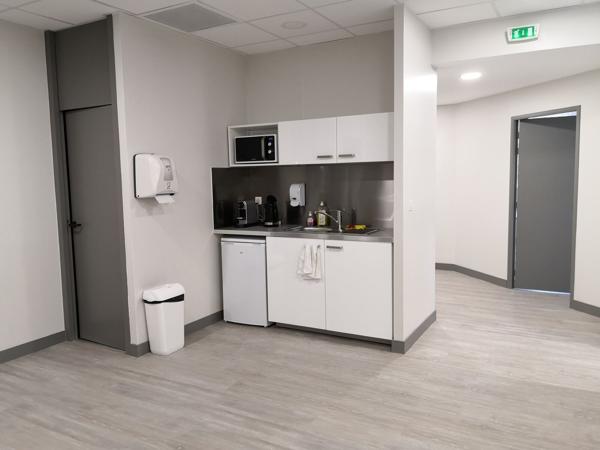 À LOUER : Bâtiments de bureaux au 2ème étage en centre-ville de Roanne