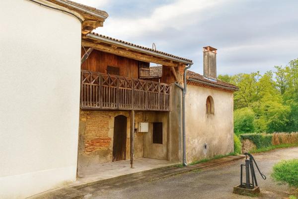 Vente                                                      Maison de ville
                        
                     4 pièces                      148 m2                     à Buzet-sur-Baïse
