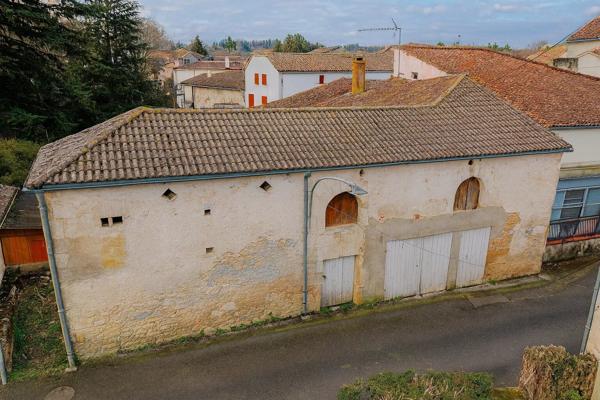 Vente                                                      Maison de ville
                        
                     4 pièces                      148 m2                     à Buzet-sur-Baïse