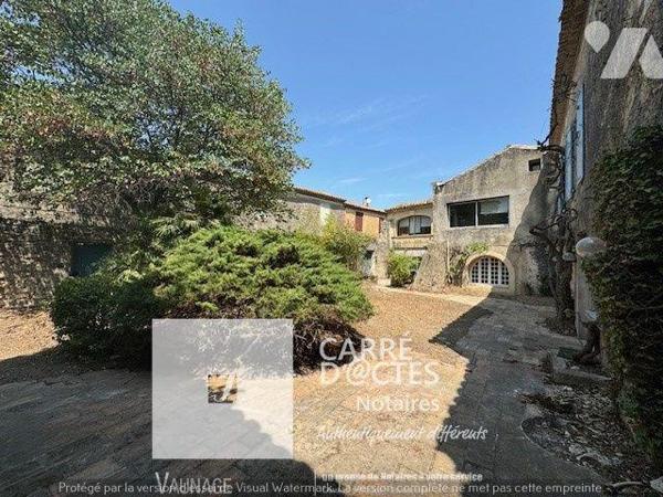 Les notaires associés CARRE d'@CTES VAUNAGE, vous proposent à la vente, cette propriété du 18-è...