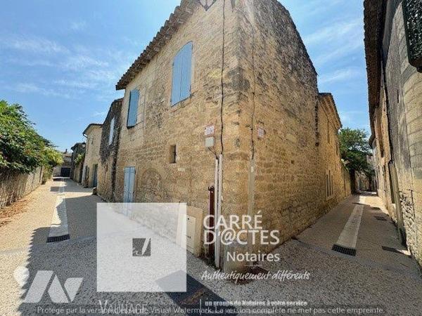 Les notaires associés CARRE d'@CTES VAUNAGE, vous proposent à la vente, cette propriété du 18-è...