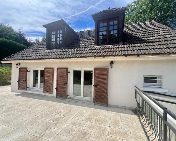 Maison familiale AVEC STATIONNEMENTS dans quartier recherché de PONTOISE