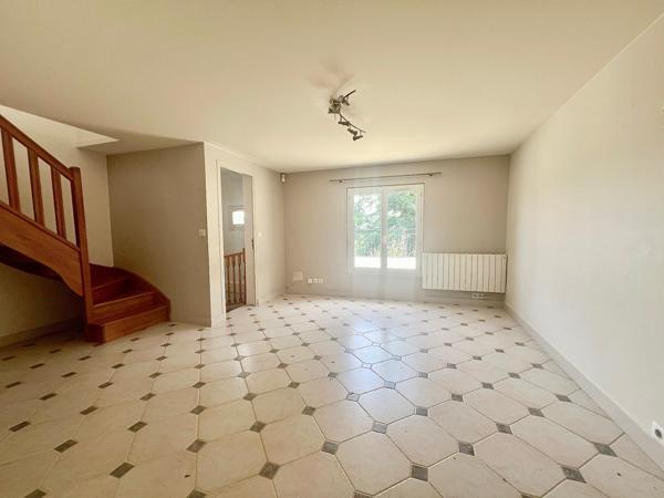 Maison familiale AVEC STATIONNEMENTS dans quartier recherché de PONTOISE