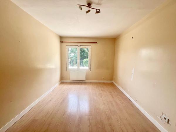 Maison familiale AVEC STATIONNEMENTS dans quartier recherché de PONTOISE