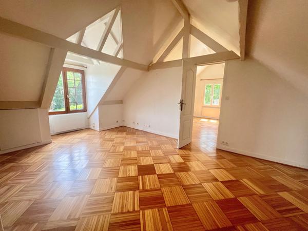 Maison familiale AVEC STATIONNEMENTS dans quartier recherché de PONTOISE