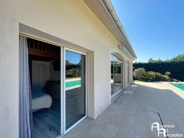 PROPRIETE avec Grande MAISON sur terrain paysagé Carbon-Blanc (33560)