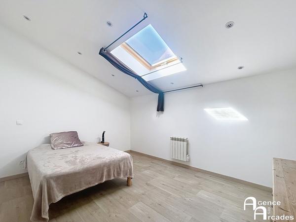 PROPRIETE avec Grande MAISON sur terrain paysagé Carbon-Blanc (33560)