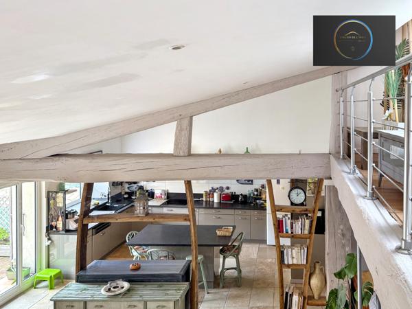 Marguerittes (30320) Maison de ville atypique T4, avec garage double , et avec parcelle de terrain arborée .