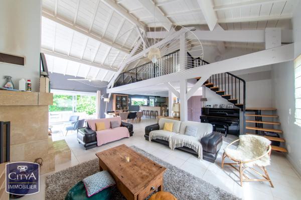 Maison à vendre 8 pièces 332m² Vouneuil-sous-Biard (86580)