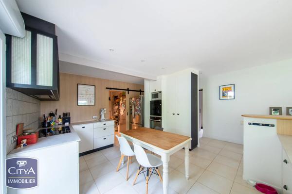 Maison à vendre 8 pièces 332m² Vouneuil-sous-Biard (86580)
