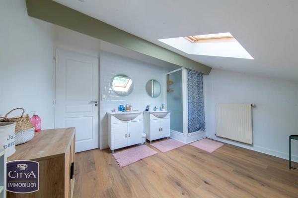 Maison à vendre 8 pièces 332m² Vouneuil-sous-Biard (86580)