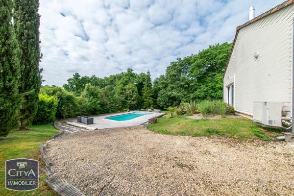 Maison à vendre 8 pièces 332m² Vouneuil-sous-Biard (86580)
