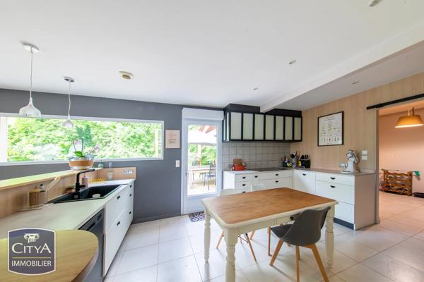Maison à vendre 8 pièces 332m² Vouneuil-sous-Biard (86580)