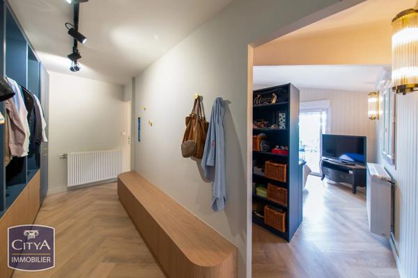 Maison à vendre 8 pièces 332m² Vouneuil-sous-Biard (86580)