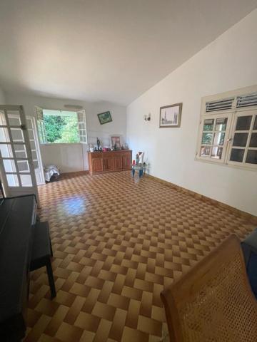 Maison T4 sur terrain de 2 877 m2