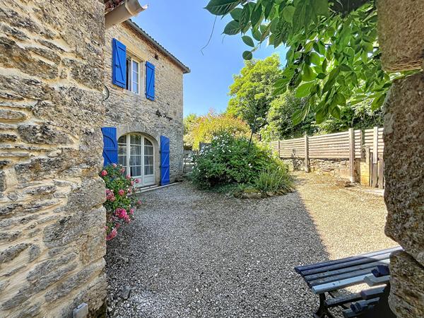 Maison en pierre avec jardin proche Prayssac
