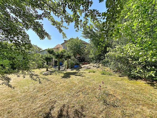 Maison en pierre avec jardin proche Prayssac